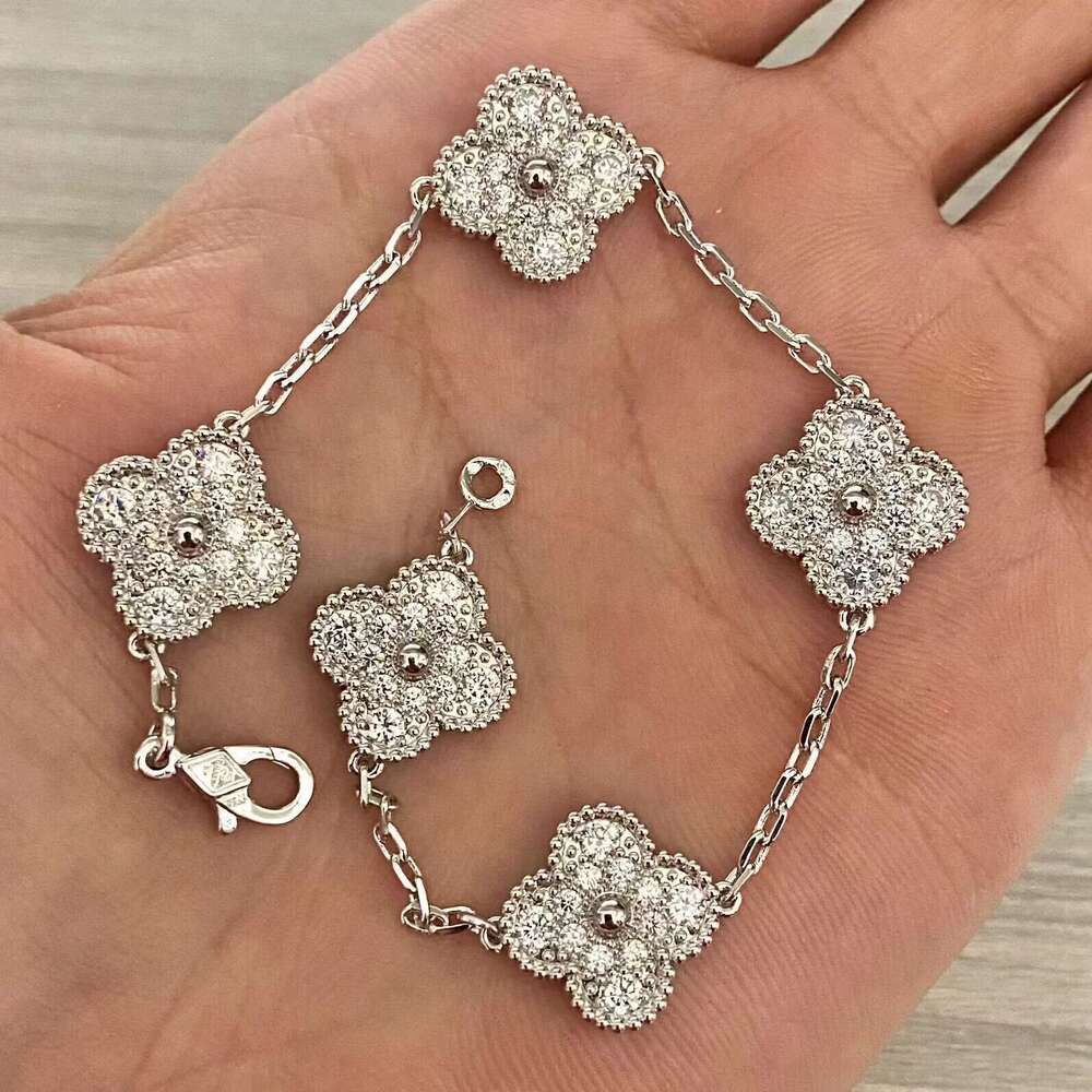 White Gold Five-flowered Diamond