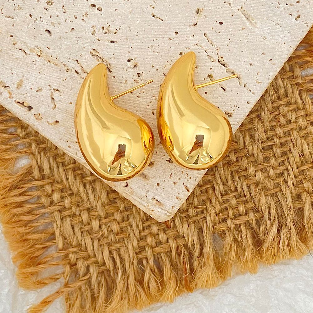 05-20 gold earring