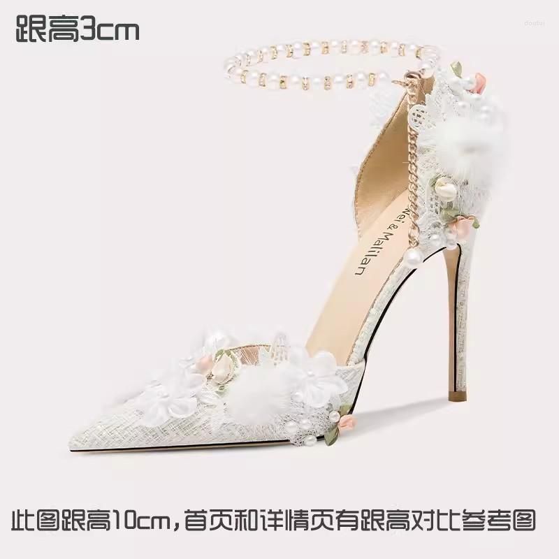 Heel height 3cm