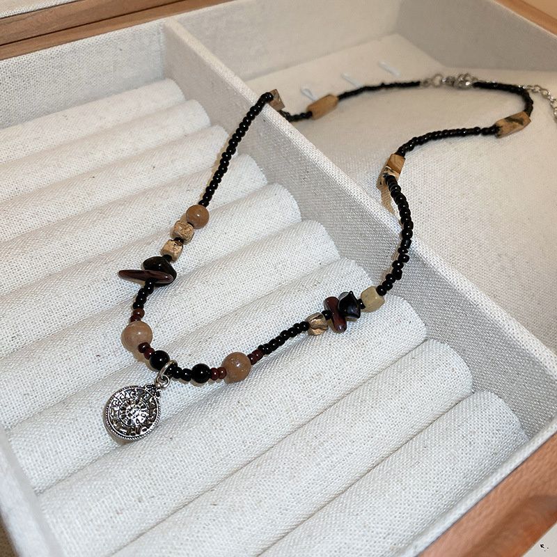 China 8 Necklace - Black