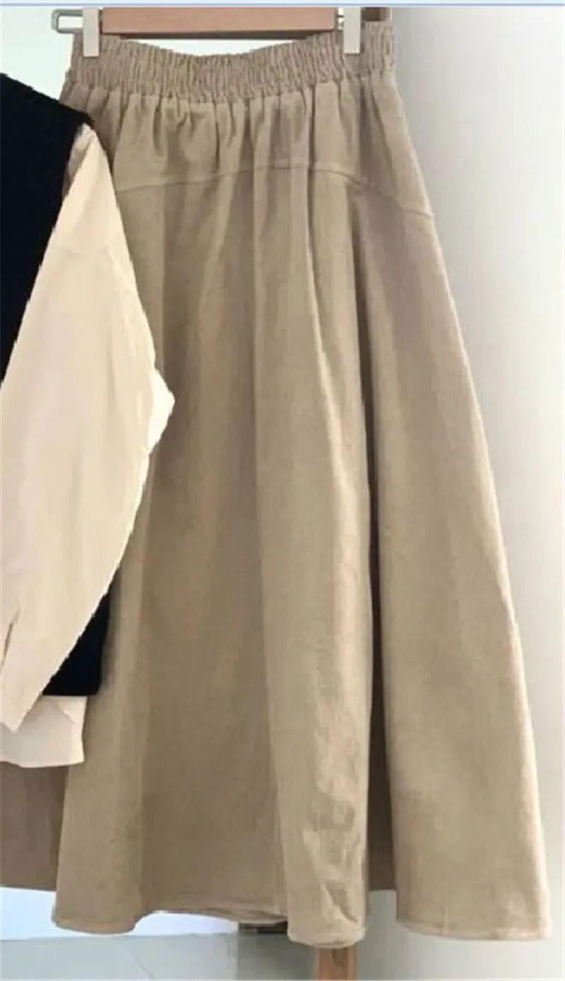 khaki skirt