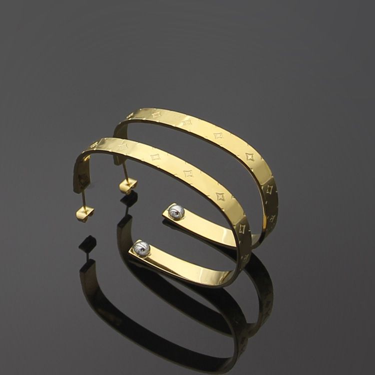 07-30 gold hoops earring