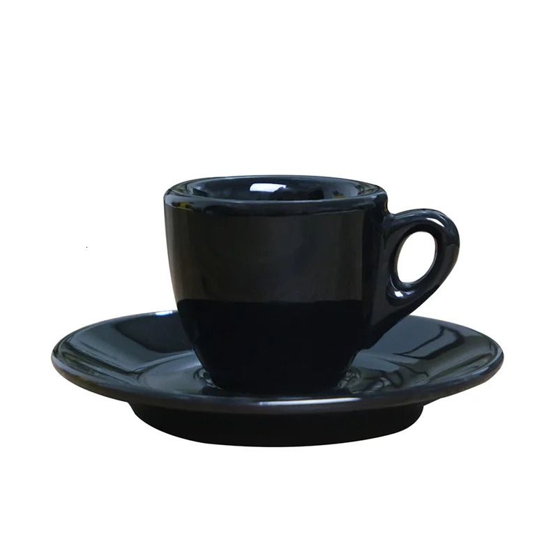 Siyah kahve fincanı seti