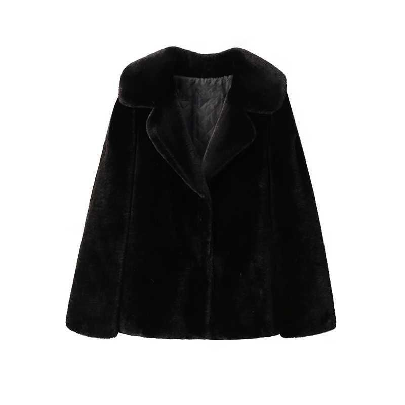 Черное меховое пальто