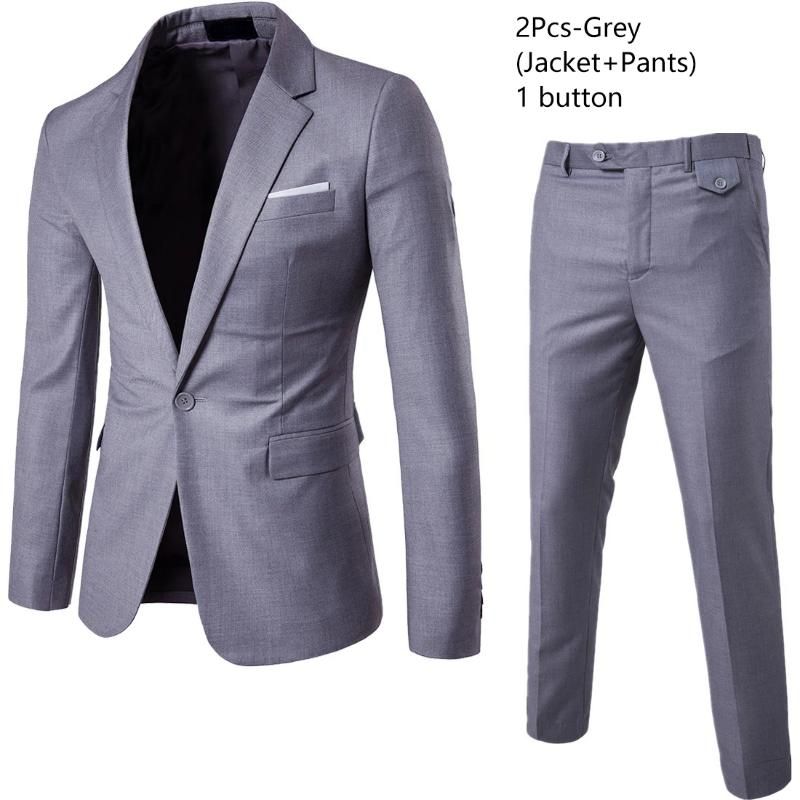 灰色の2ピーススーツ