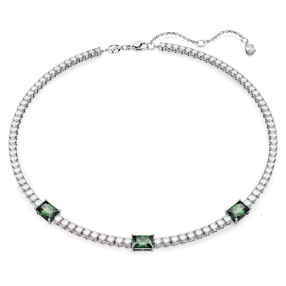 Collier de diamants verts avec boîte