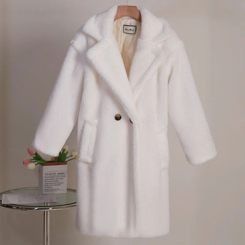 manteau en peluche blanc