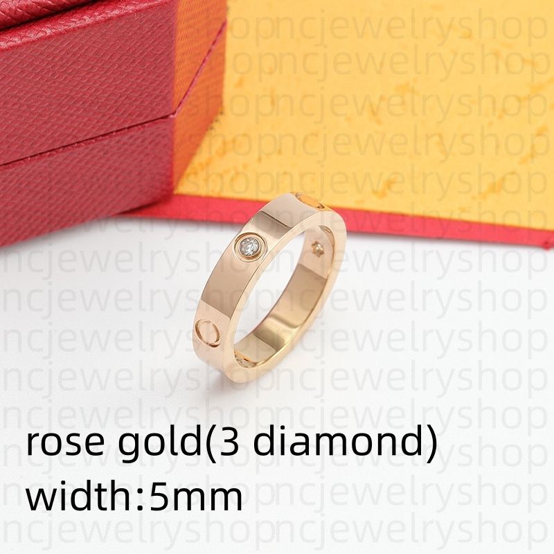 5 mm de oro rosa con 3 diamantes