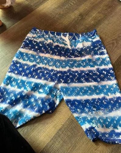 31,lblue shorts