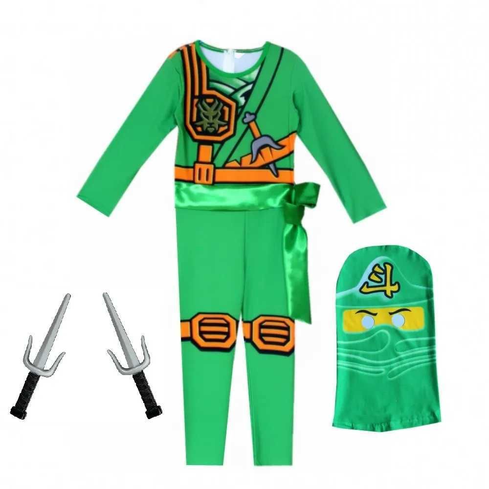 costume vert et fourchette