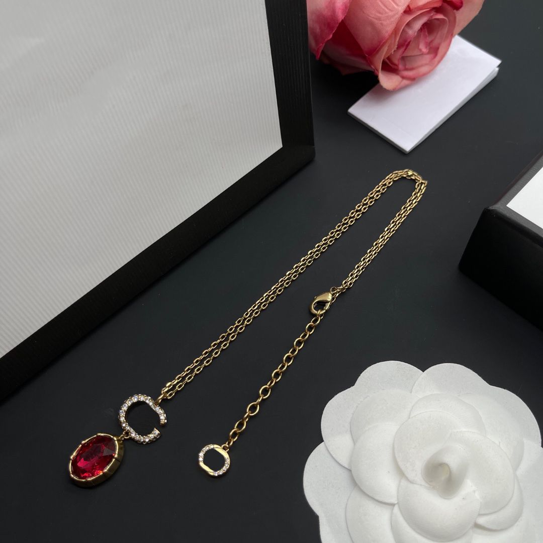 collier de pierre rouge