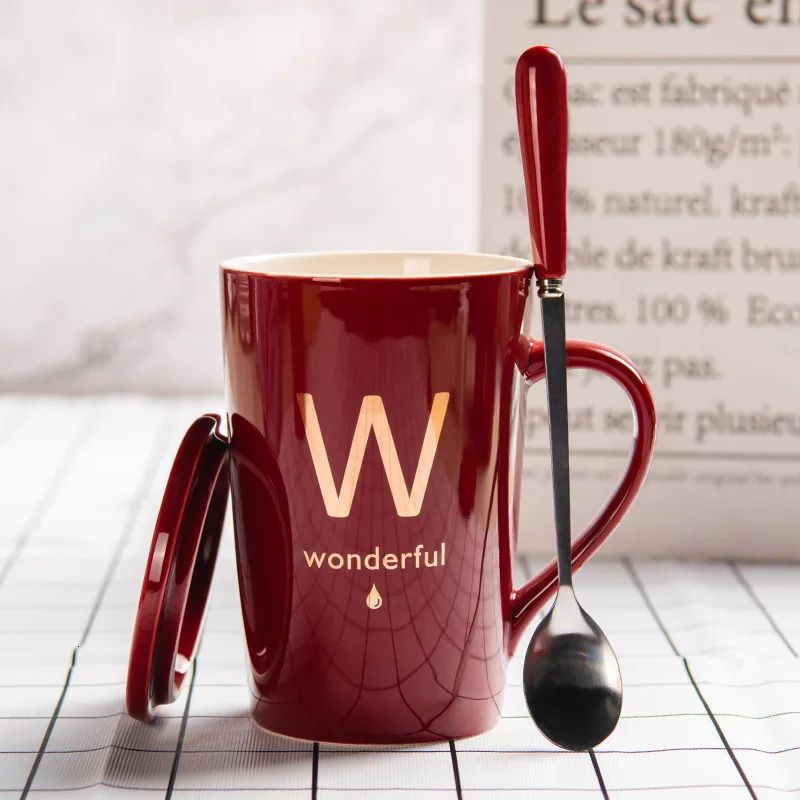 w with lid spoon