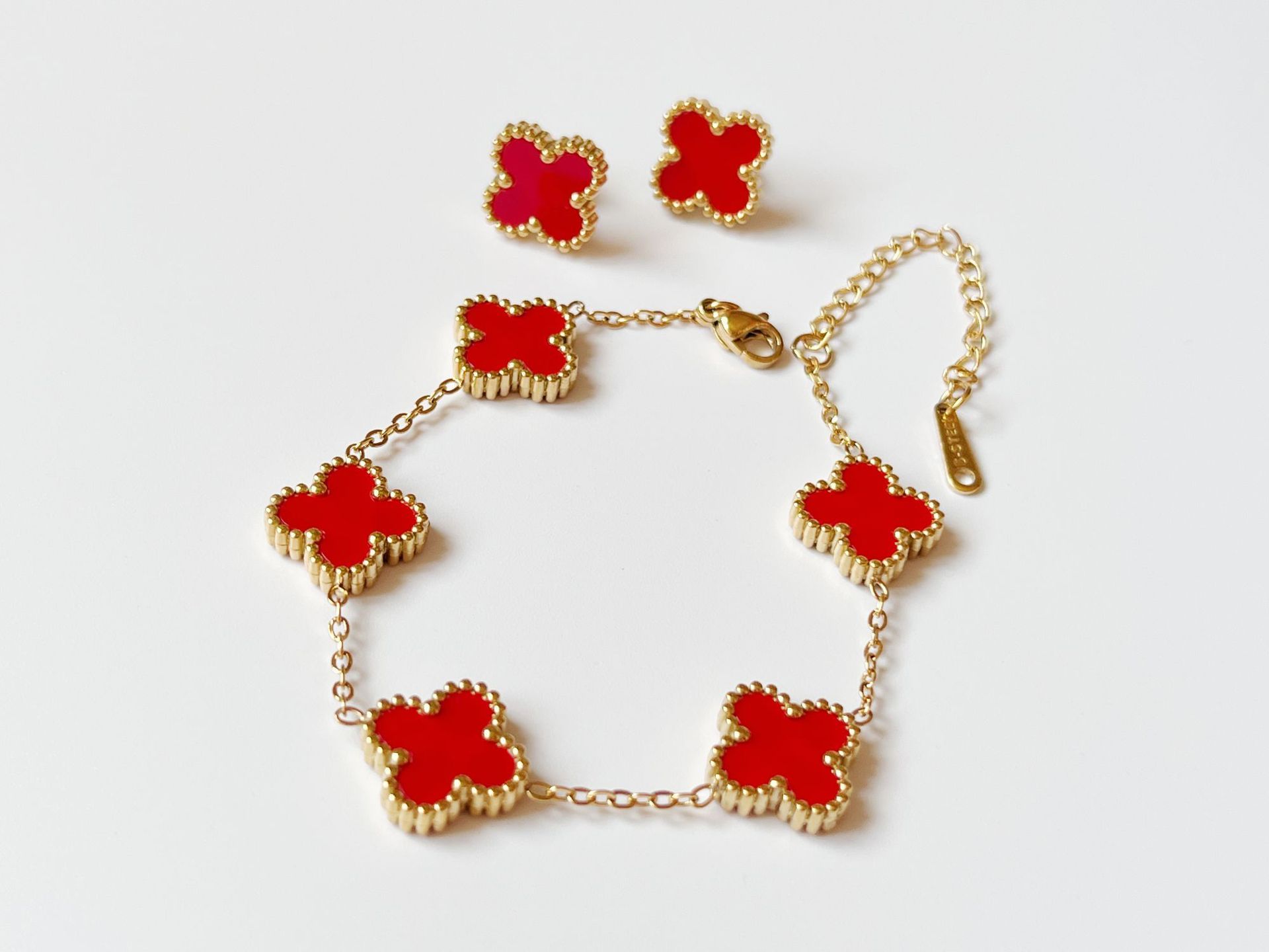 Boucles d'oreilles bracelet rouge