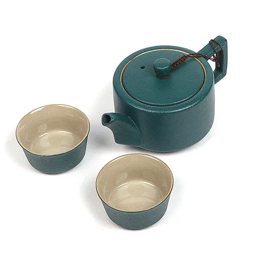 Una olla y dos tazas