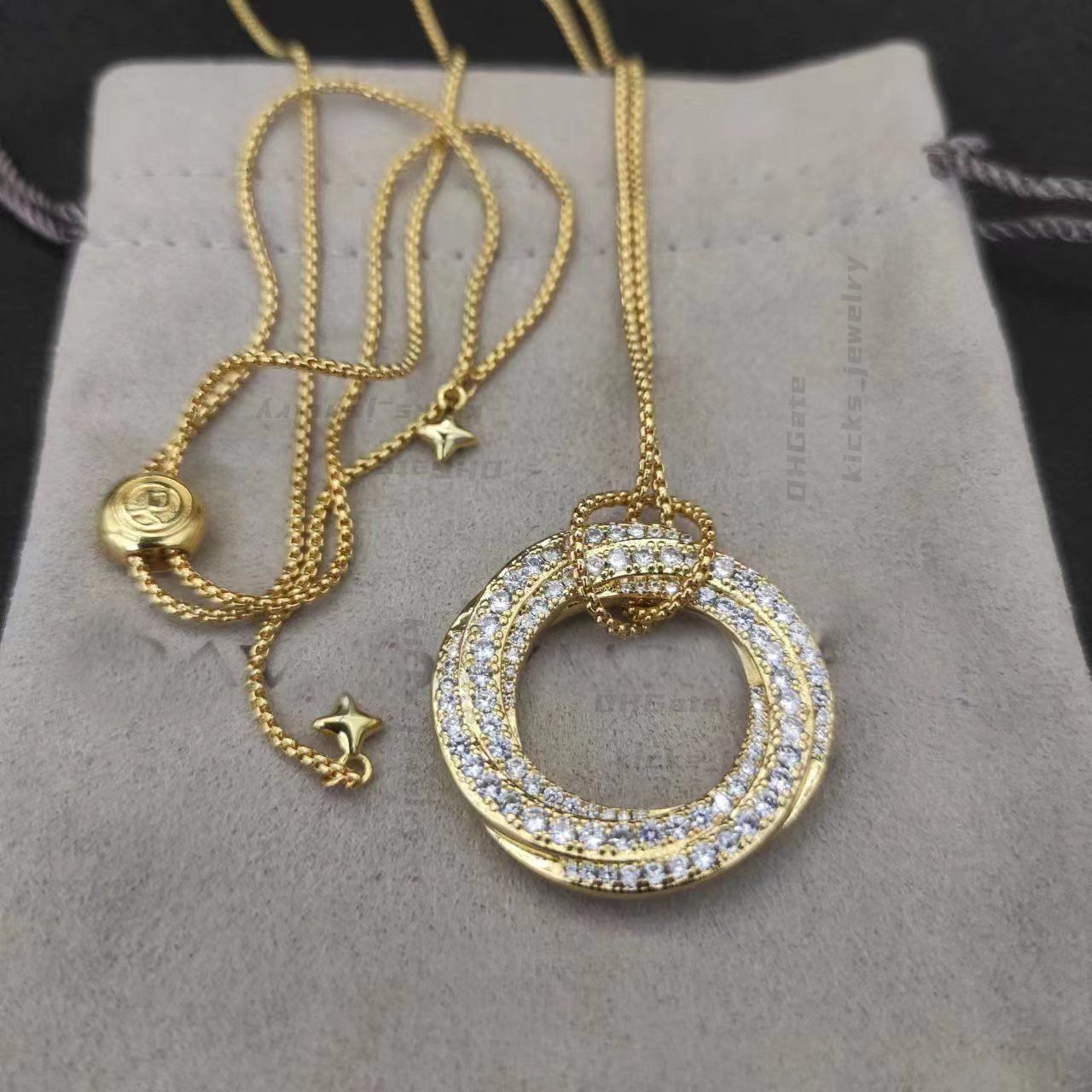 046 Gold Round Diamonds