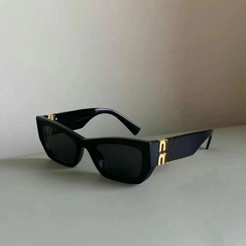 style 1 black with gold logo