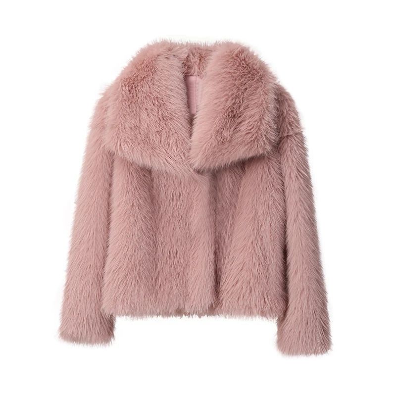 Розовый меховой пальто