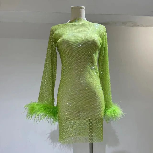 Vestido de plumas verdes