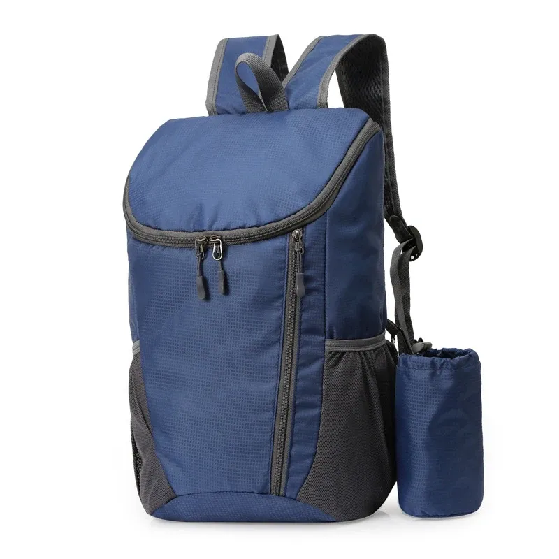 Темно -синий рюкзак