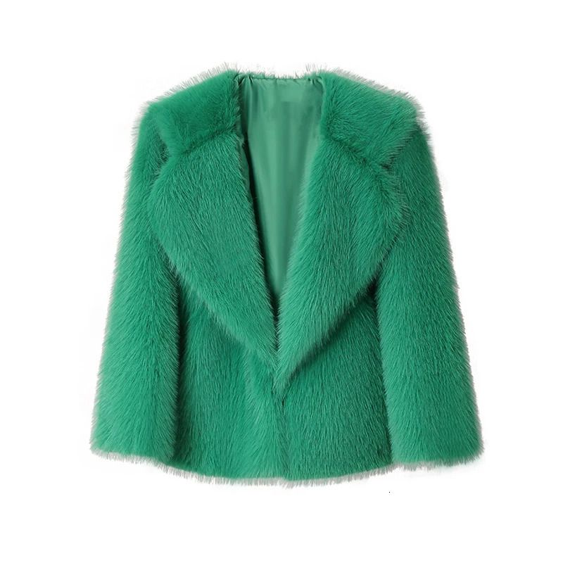 緑の毛皮のコート