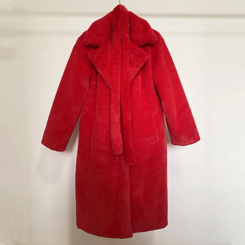 płaszcz z czerwonego futra