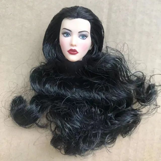 Cabello negro curvado