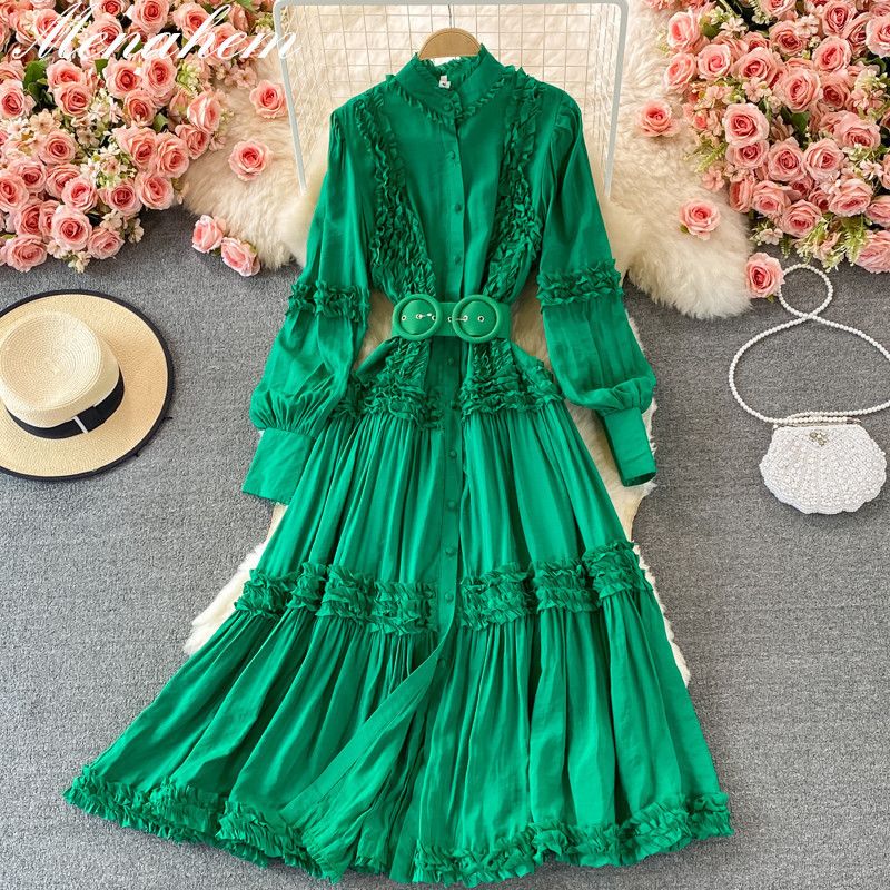 grünes langes Kleid