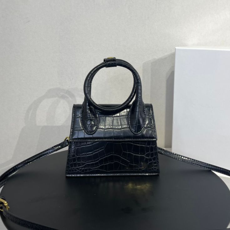 black crocodile 18cm