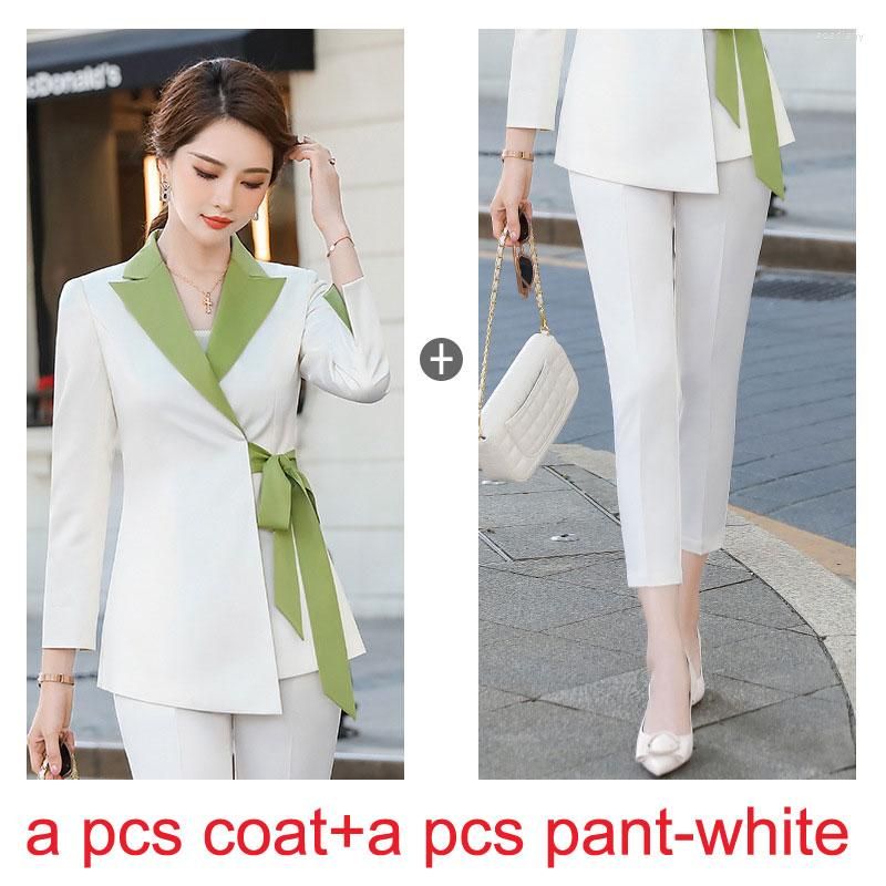 cappotto bianco e pantalone
