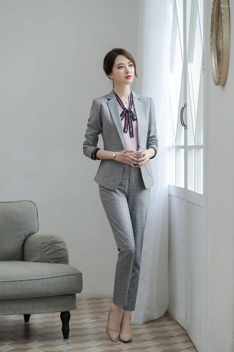 gray coat and pant