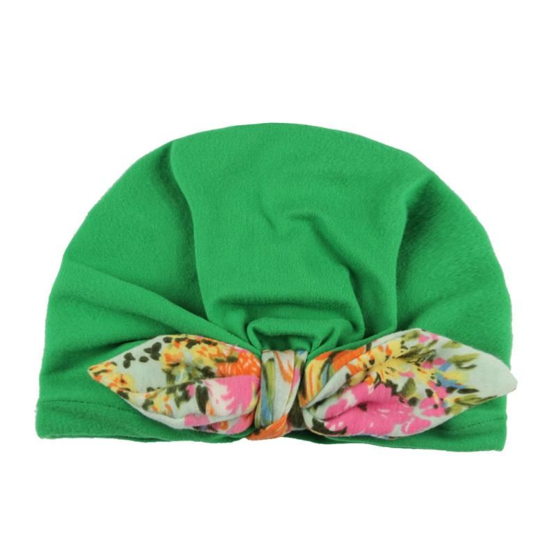 chapeau de bébé vert