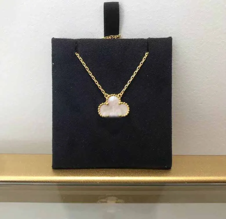 012 Collier + boîte supérieure