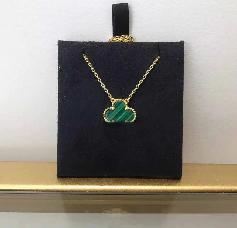 011 ketting+fluwelen tasje