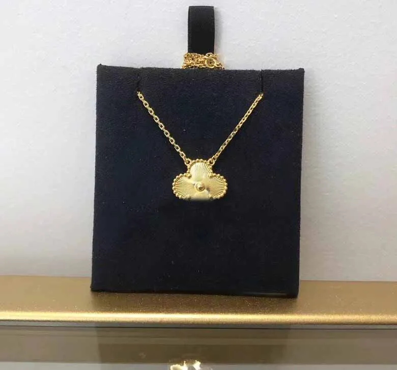 010 ketting+fluwelen tasje