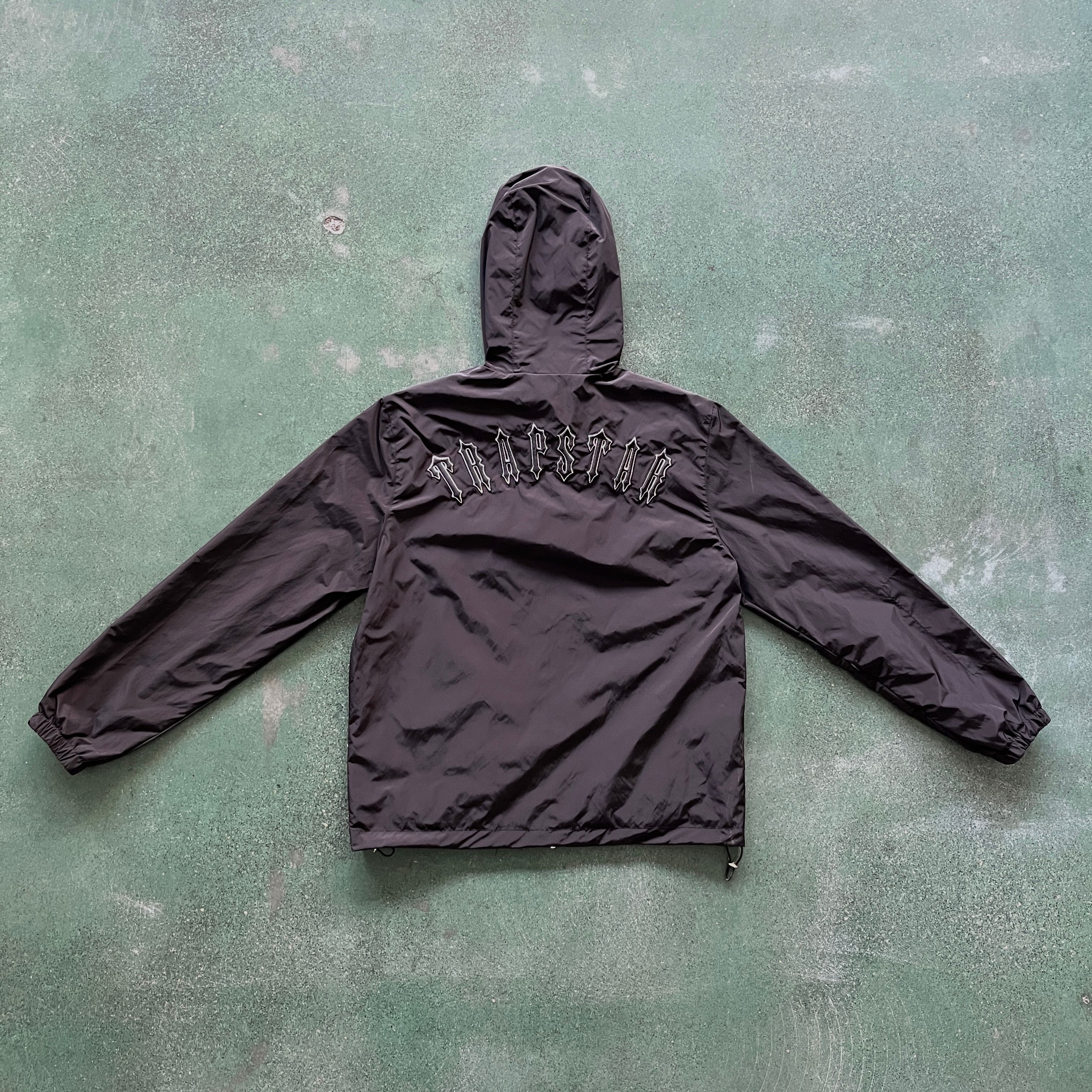 windbreaker-black