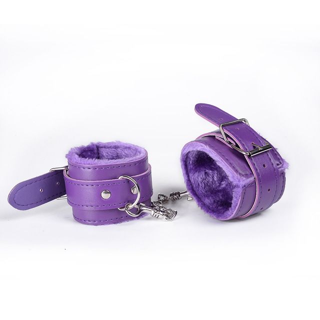紫色の手錠