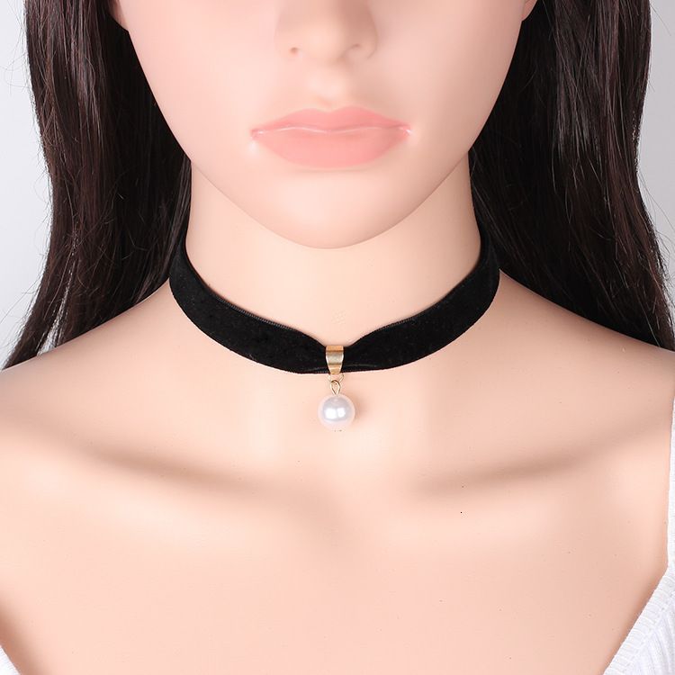 Chokers Simple Vintage Velvet Pearl Choker Short Black Clavicle Collar  Necklace Gothic Necklaces For Women 221130 From Jiao07, $3.28