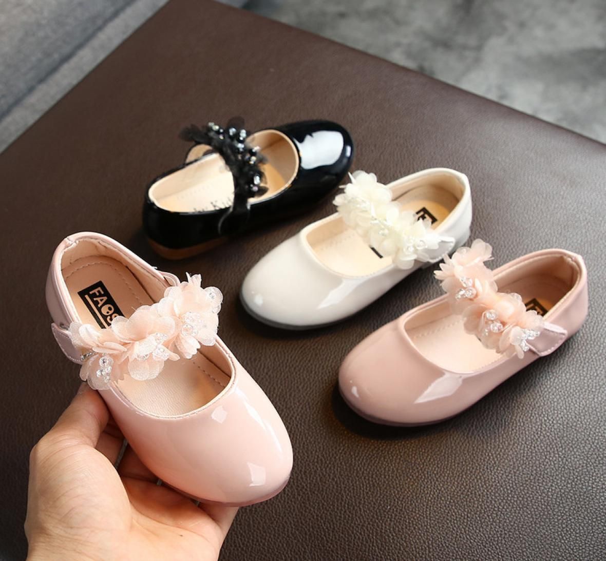 Penetración Confusión apilar Zapatos de cuero de niña para niños princesa floral vestido para niños con perlas dulces suaves Penetración Confusión apilar Zapatos de cuero de niña para niños princesa floral vestido para niños con perlas dulces suaves