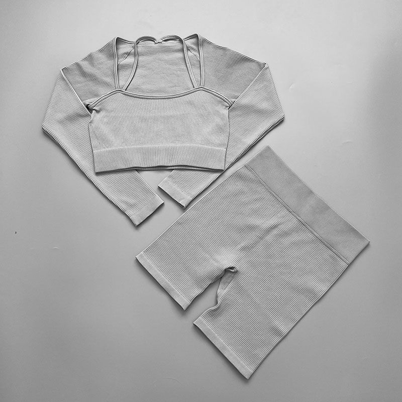 C4 (quinto-pantaloni-camicie grigio)