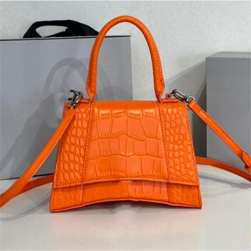 Modèle d'alligator orange