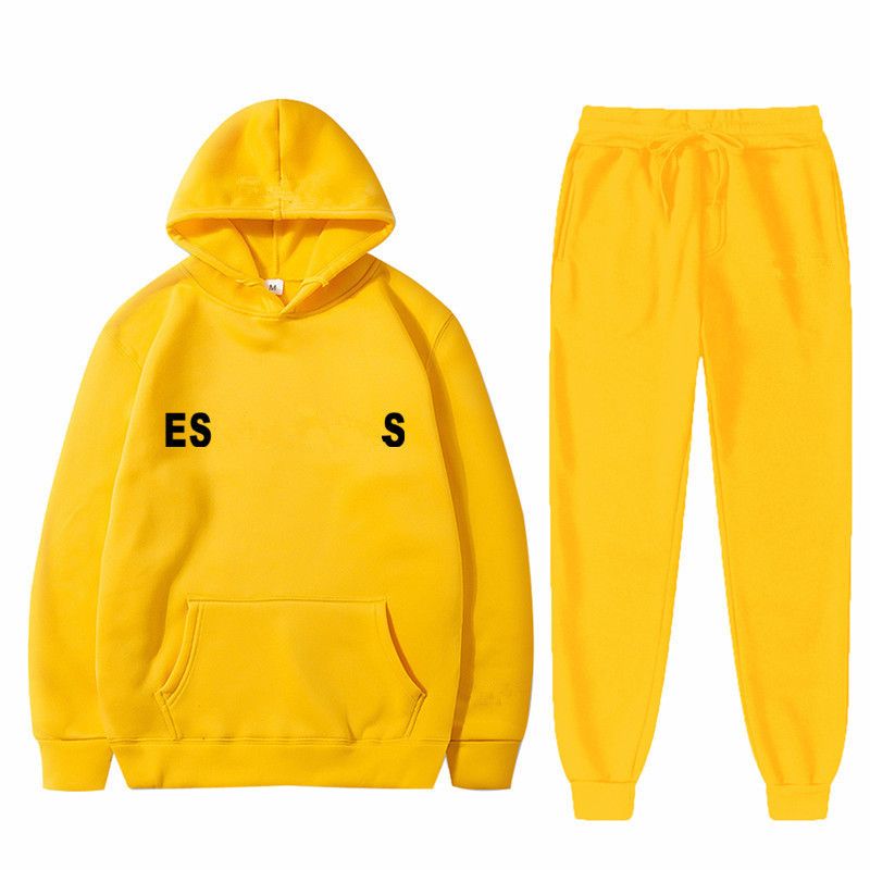 Costume yello avec logo noir