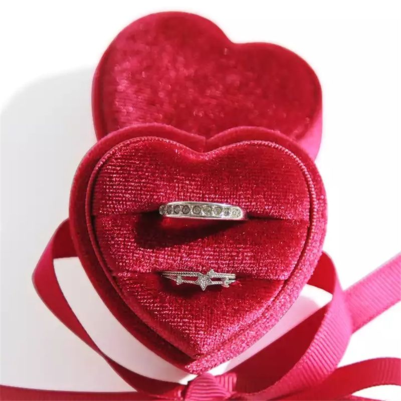 Caixa de anel duplo vermelho com fita