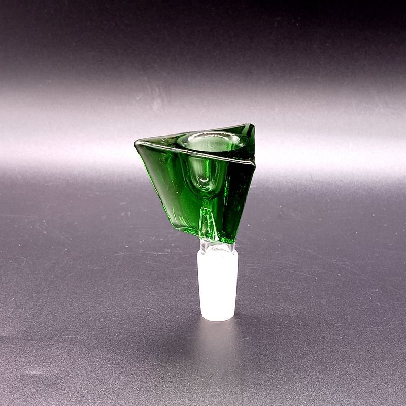 Зеленая треугольная чаша