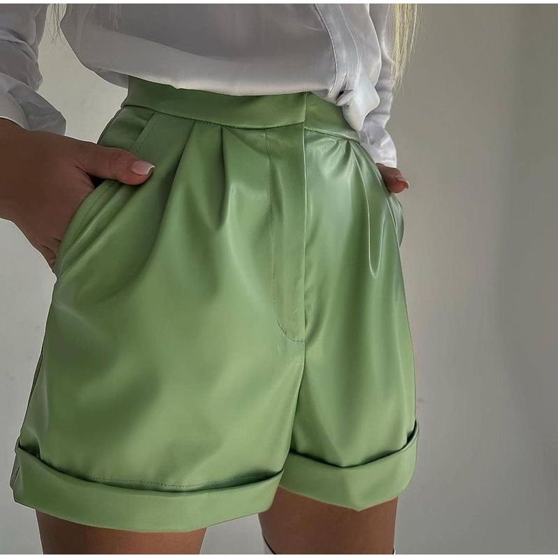 gr￶na shorts