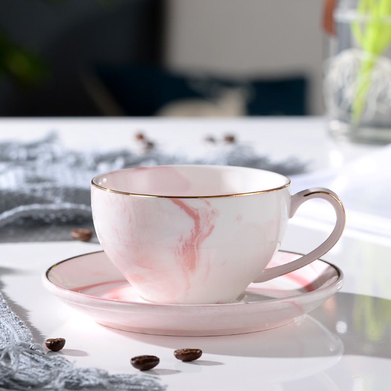 130 ml di tazza rosa e piattino