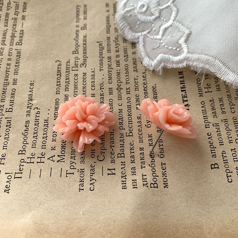 Розовые серьги-шпильки