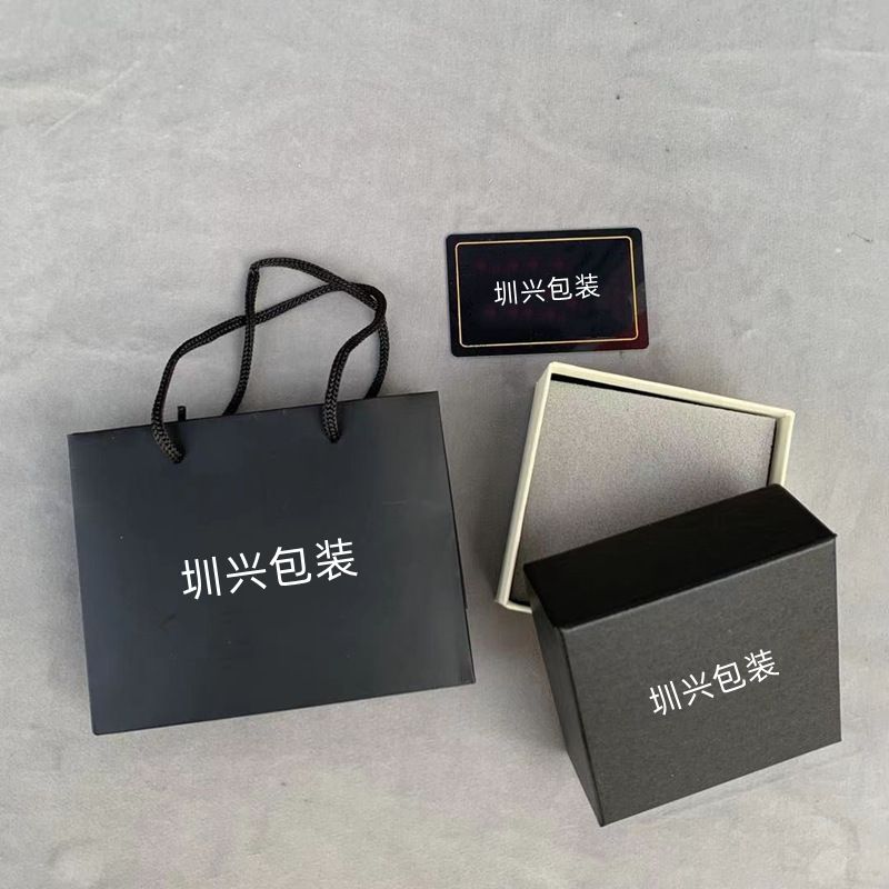 07 Gift box with logo