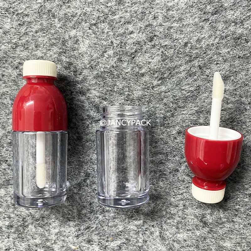 10個の赤いプラスチック