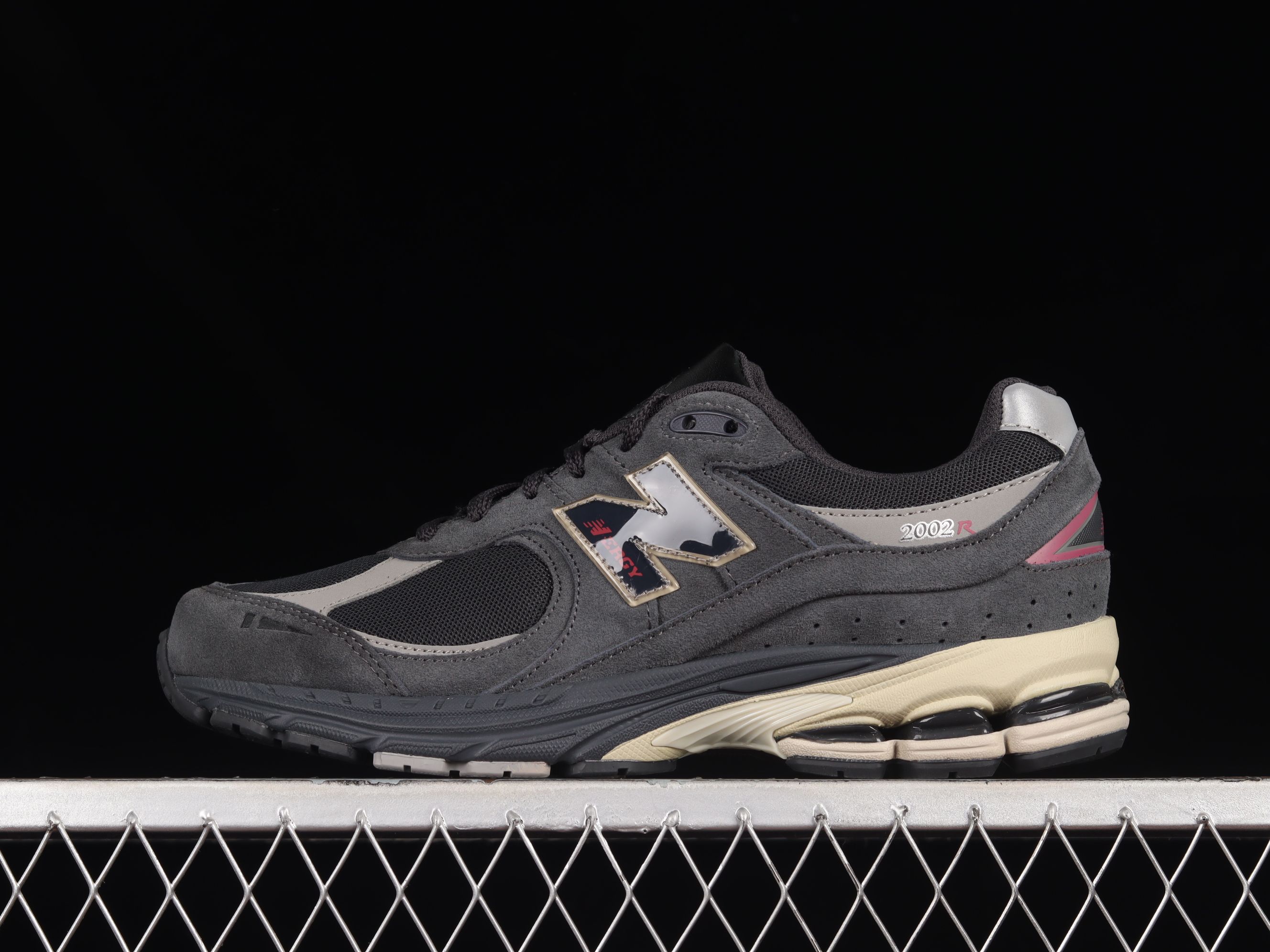 new balance salehe bembury x 2002r
