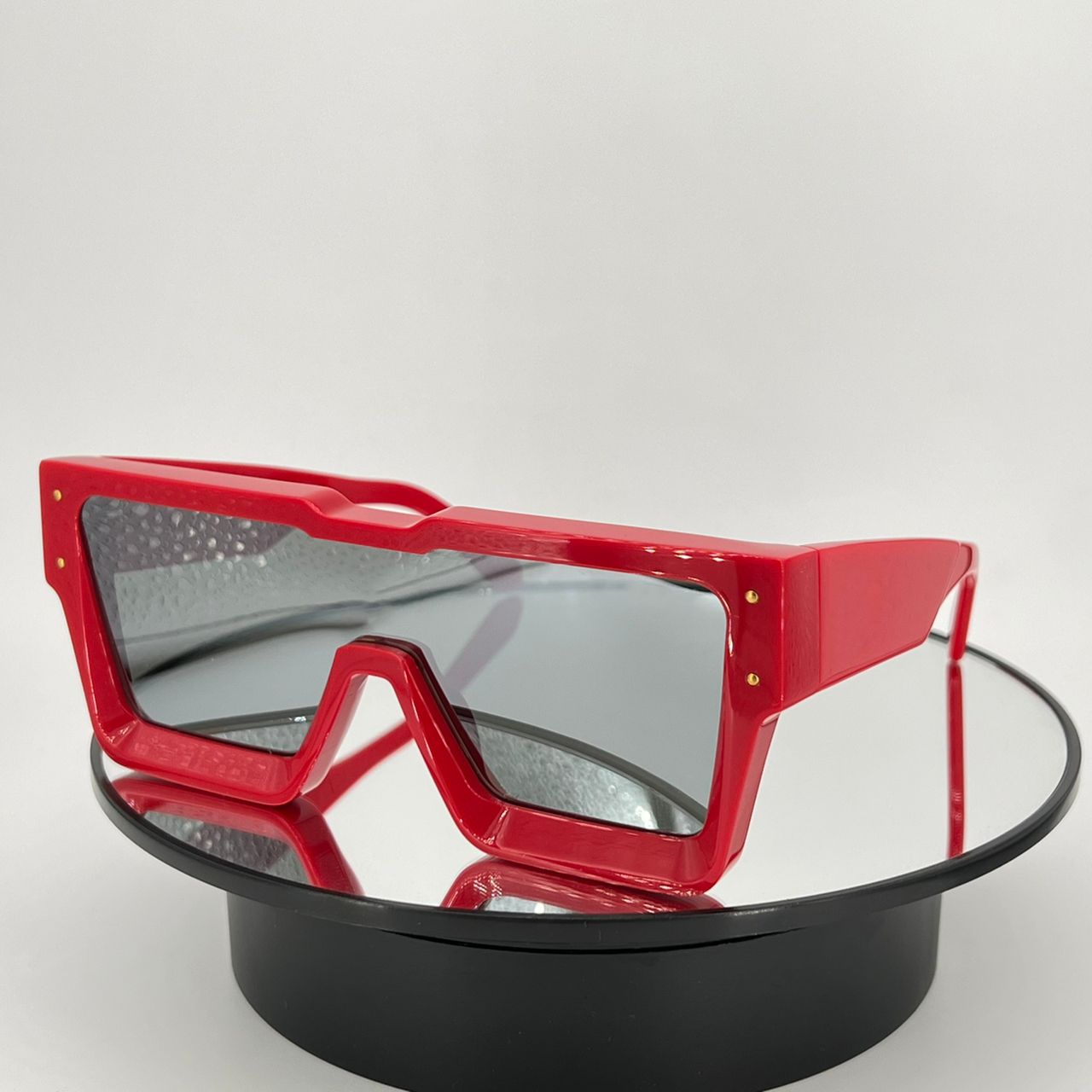 red frame silver mirror